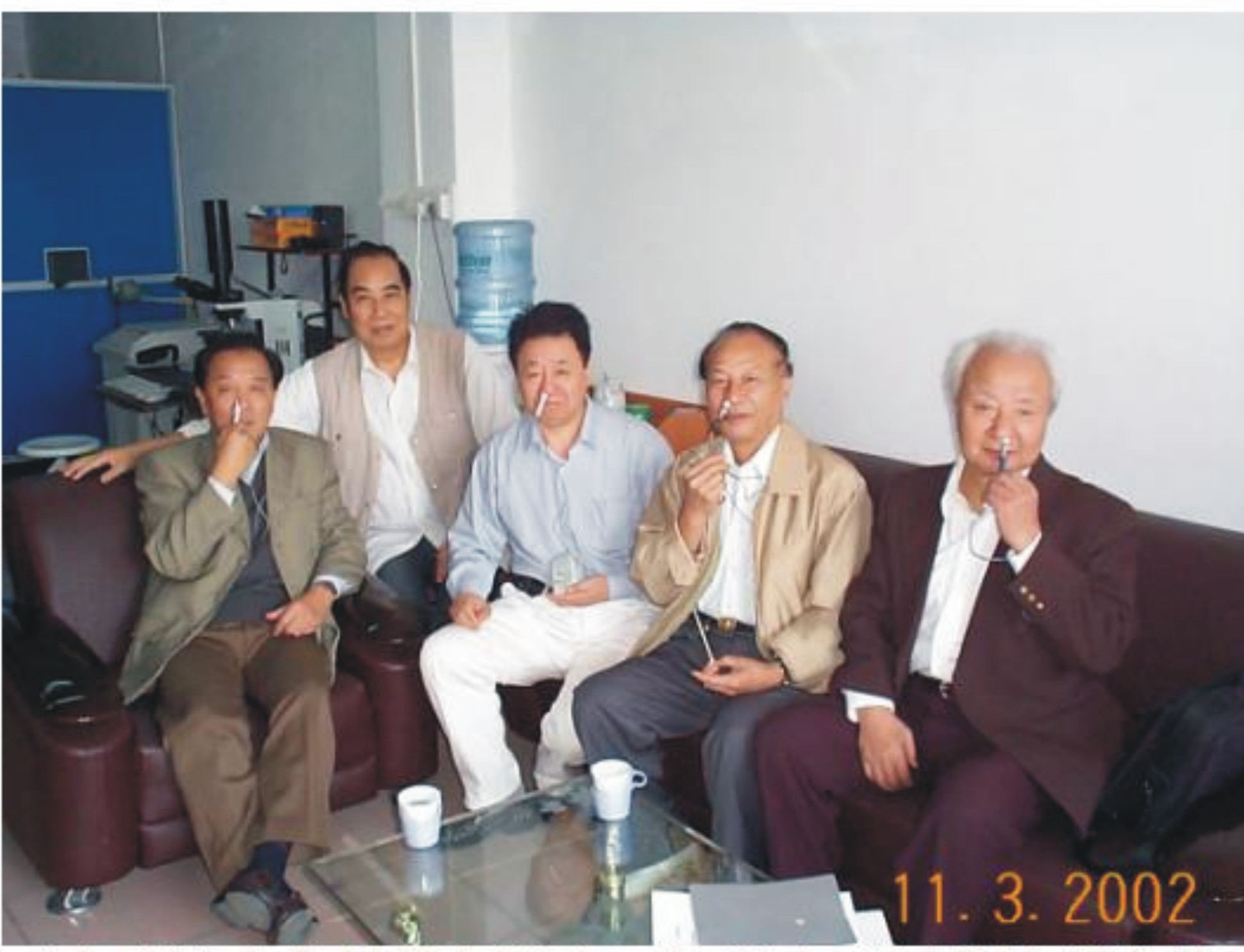 叔祥教授（左一）楊子彬教授（右一）與岑烈芳教授（左二）合影留念。